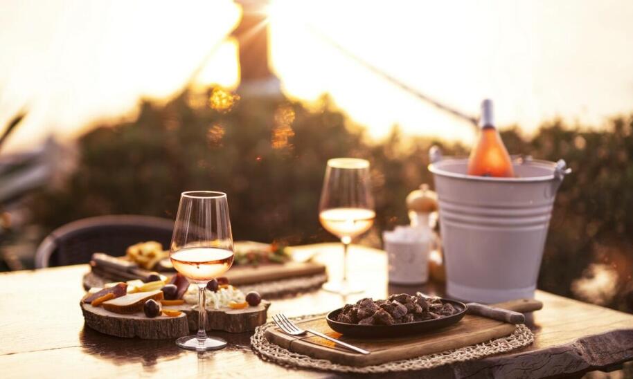 Jakie dania poleca szef kuchni w restauracji w Trzęsaczu?