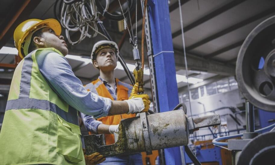 Zalety zastosowania urządzeń dźwignicowych hAngel w zakładzie produkcyjnym.