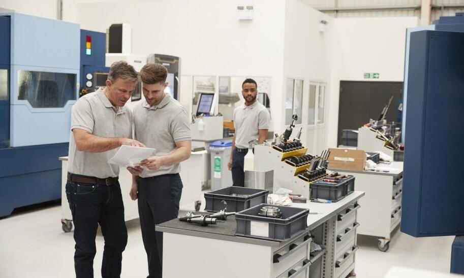 Rola szkoleń pracowników w jakości usług w regeneracji wtryskiwaczy