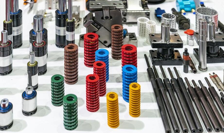 Wpływ form wtryskowych na efektywność produkcji wyrobów z tworzyw sztucznych dla sektora biurowego