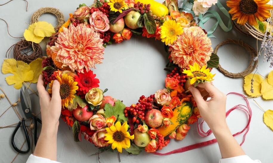 Nowoczesne podejście do tradycyjnych pogrzebowych wieńców – co się zmienia?