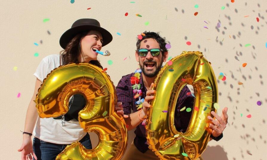 Przegląd najnowszych trendów w kartkach na 60. urodziny.