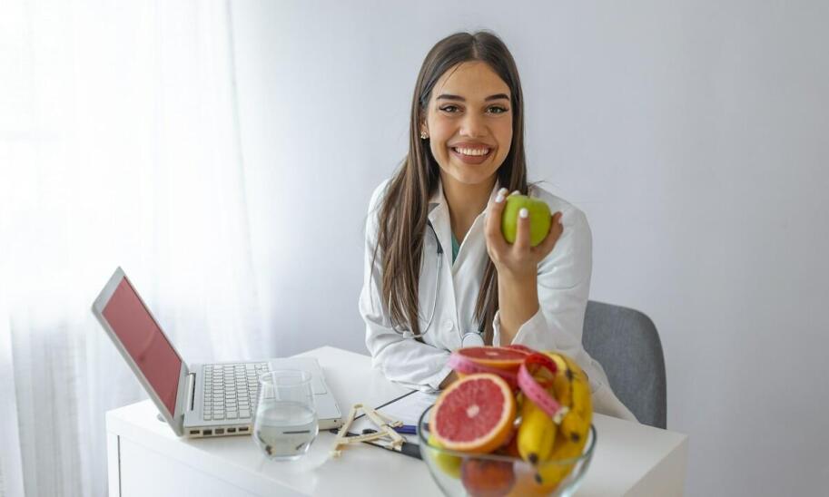 Jak dietetyk w Połczynie-Zdroju wspiera zdrowe odżywianie seniorów?