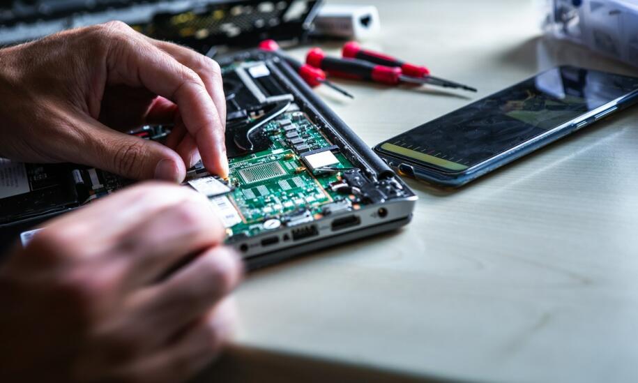 Wpływ regularnej konserwacji na wydajność i żywotność laptopów