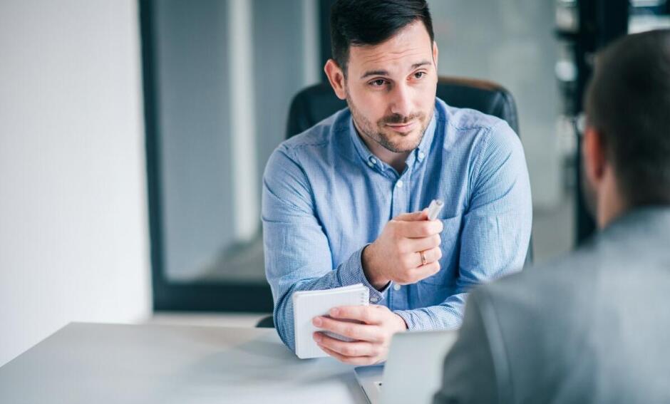 Jakie są najważniejsze korzyści z wynajęcia adwokata w sprawach dotyczących posiadania narkotyków?