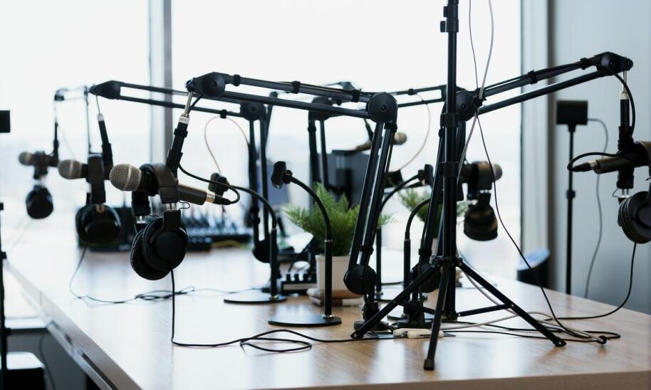 Porównanie różnych typów prezydenckich prompterów dostępnych na rynku