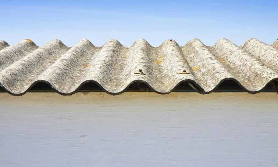 Kiedy warto zdecydować się na malowanie dachu zamiast na jego wymianę