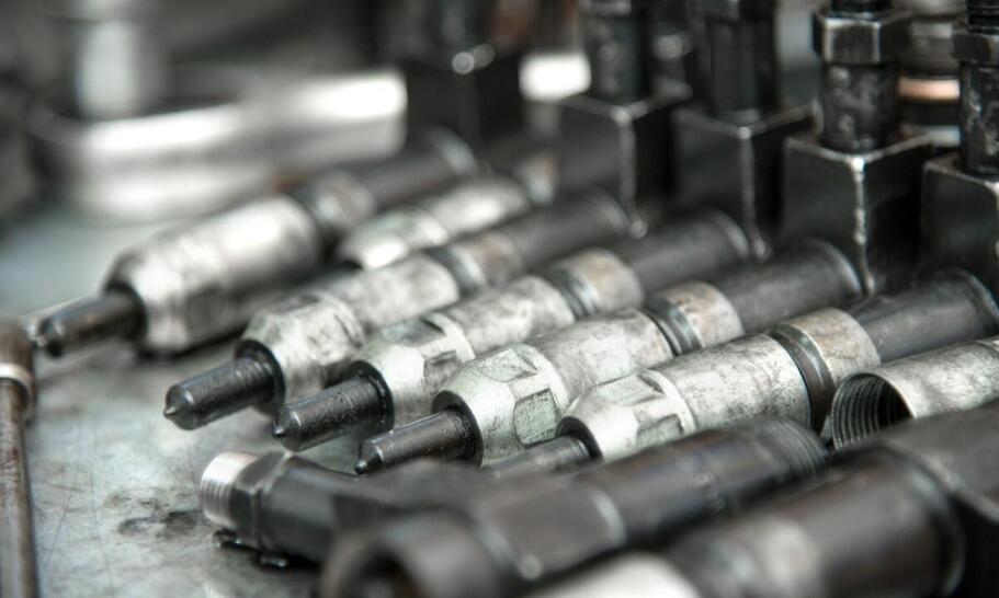 Jak jakość zamiennych części wpływa na koszt i trwałość regeneracji wtrysków?