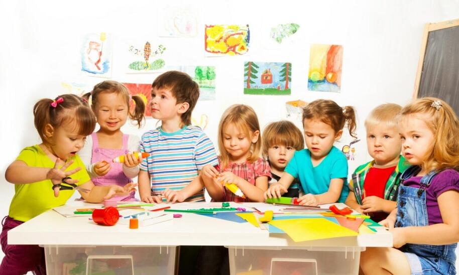 Edukacja sensoryczna: jak pomaga dzieciom w odkrywaniu świata