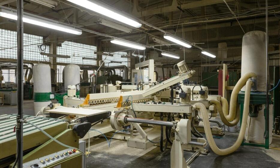 Proces produkcji fornirowanych frontów – co warto wiedzieć?