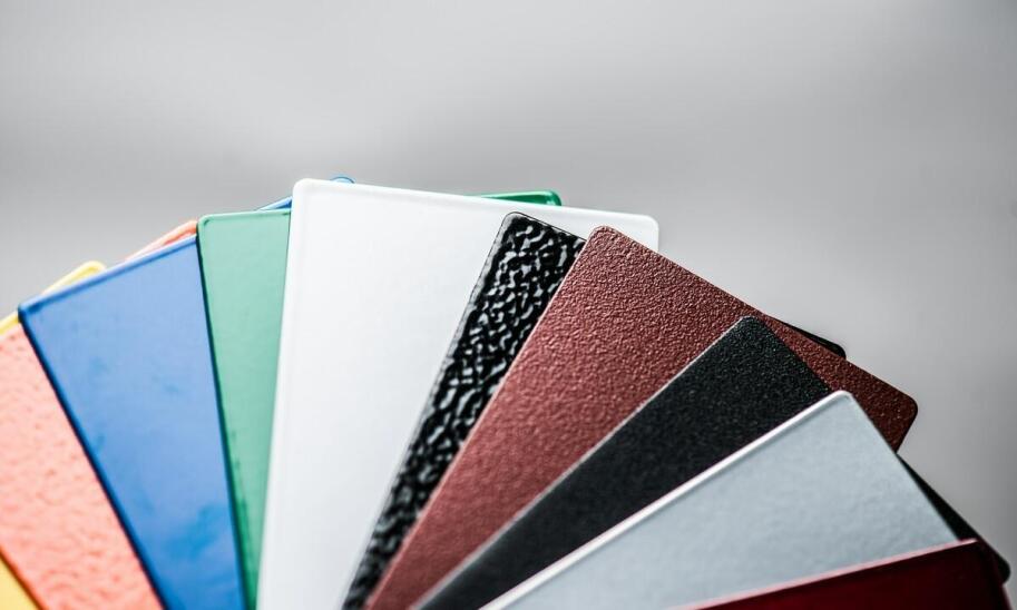 Wybór materiałów do gięcia blachy – na co zwrócić uwagę?