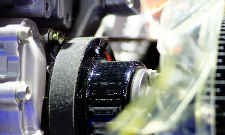 Jak jarzeniowe azotowanie poprawia odporność części metalowych na zużycie?