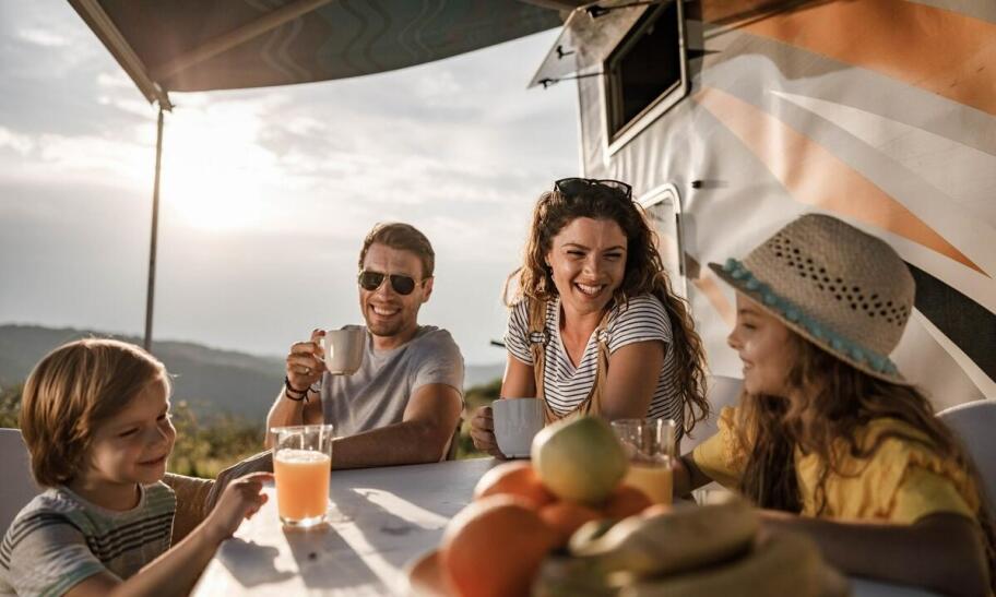 4-osobowe kampery dostępne na wynajem – przegląd modeli