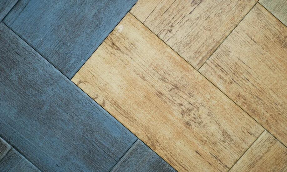 Kolorystyka dywanowych płytek jako element projektowania wnętrz