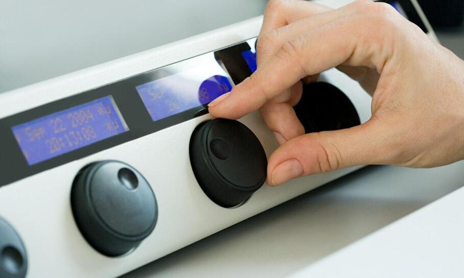 Jak przestrojenie UKF z zakresu OIRT na zakres CCIR wpływa na jakość odbioru?