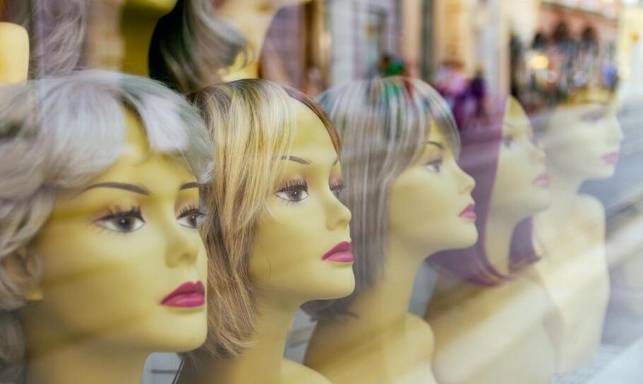 Jakie rozwiązania oferuje rynek peruk dla osób z problemami utraty włosów?