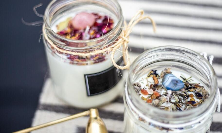 Jakie wyzwania stoją przed producentami zapachowych kompozycji do świec?