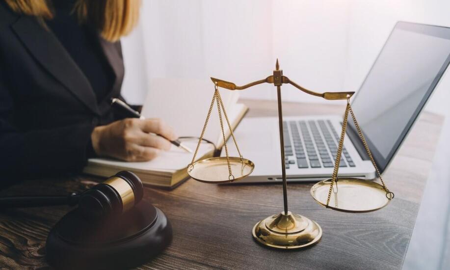 Jak online porady prawne mogą wspierać osoby poszkodowane w wypadkach komunikacyjnych?