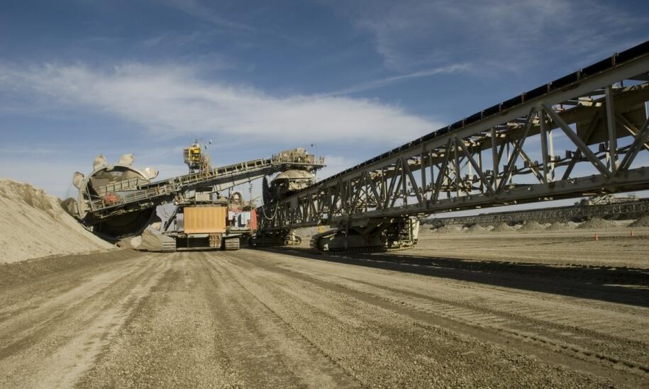 Znaczenie transportu mineralnych surowców z kopalni dla terminowości budowy