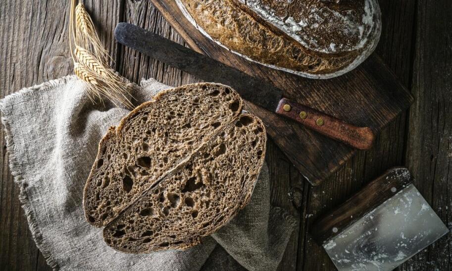 Jak upiec dobry chleb żytni na zakwasie?