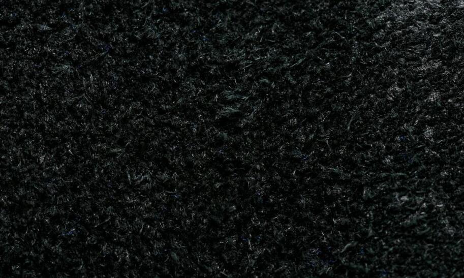 Jak czyścić alcantarę?