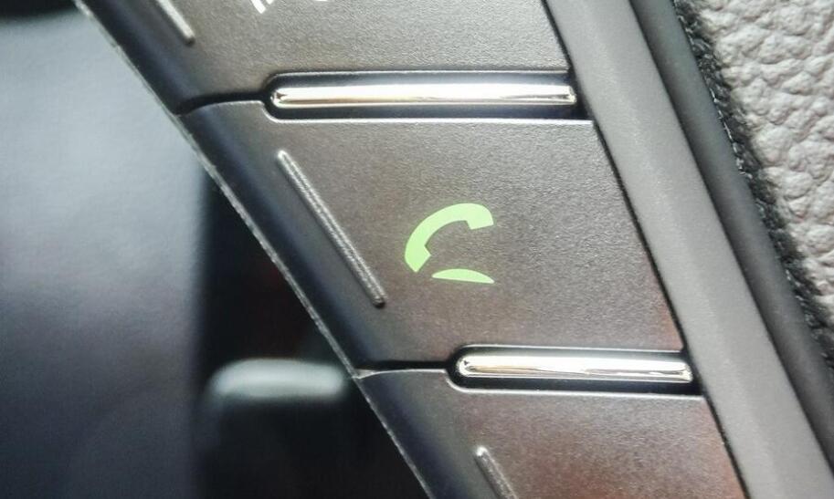 Jak połączyć telefon z bluetooth w samochodzie?