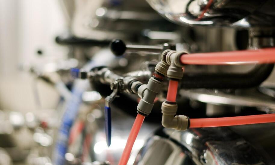 Jak podłączyć przełączniki schodowe?