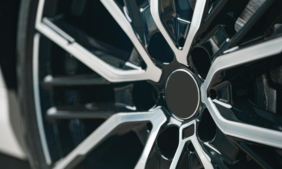 Jak wyprostować felgę stalową samodzielnie?