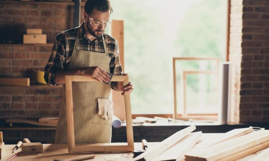 Jak przygotować palety do budowy mebli?