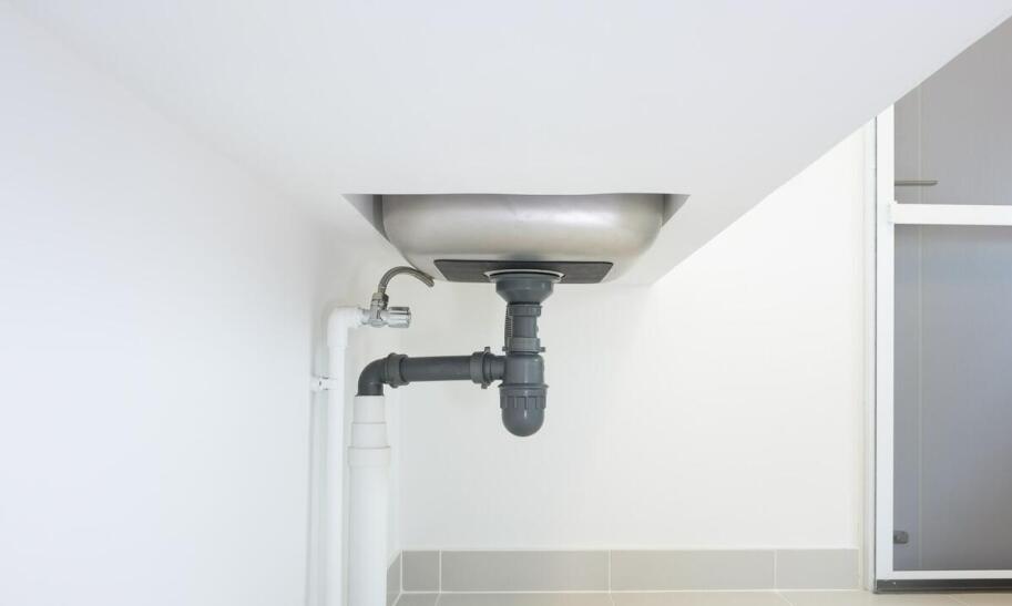 Jak naprawić baterię do wody w domu?