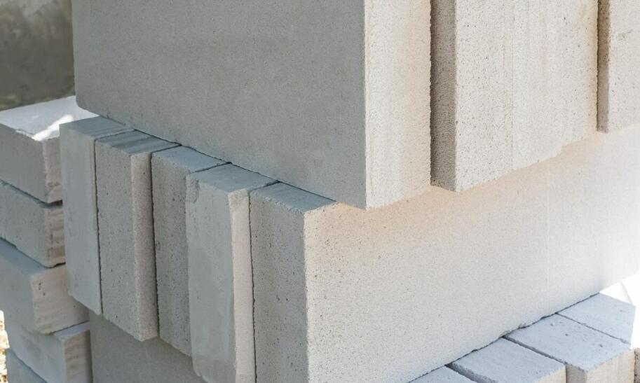 Gazobeton czy ceramika – co wybrać do budowy domu?