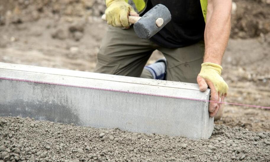 Jak układać kafelki na schodach?