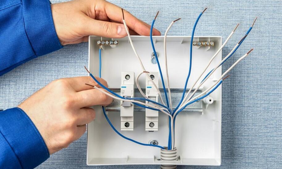 Ile kosztuje instalacja elektryczna w domu o powierzchni 120m2?