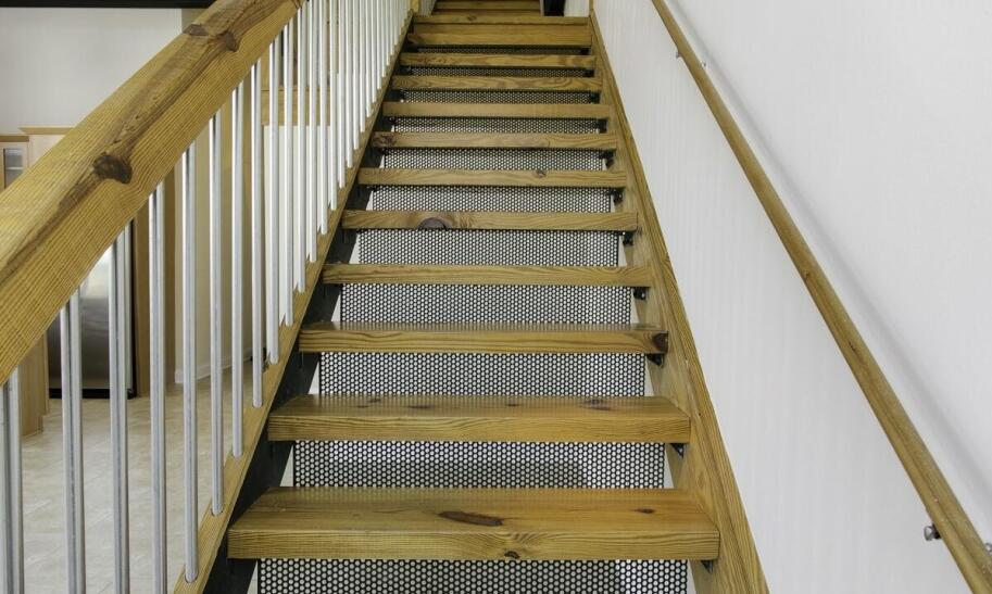 Jak wykończyć klatkę schodową w domu?
