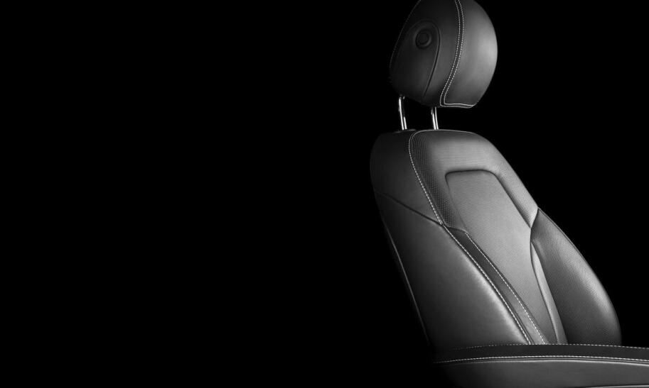 Jak odnowić skórzaną tapicerkę w samochodzie?