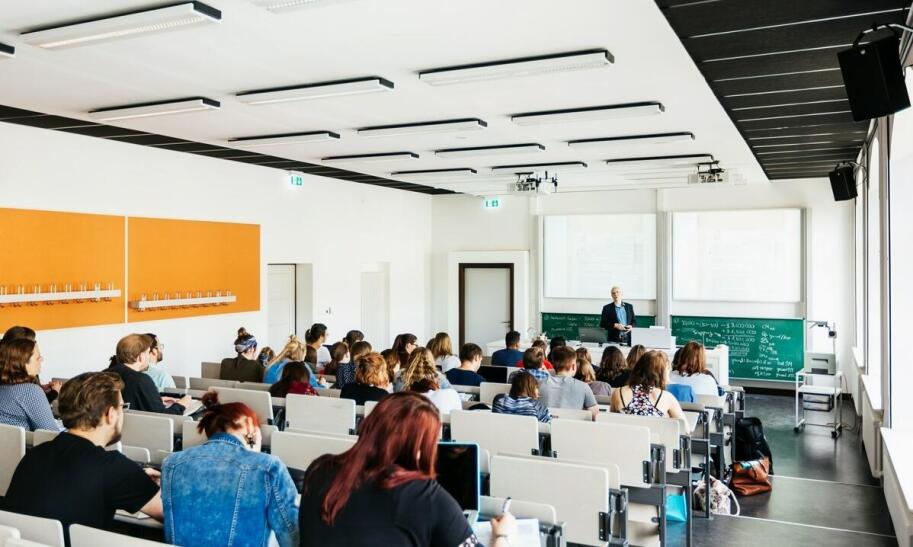 Ile zarabia doktor na politechnice w Polsce?