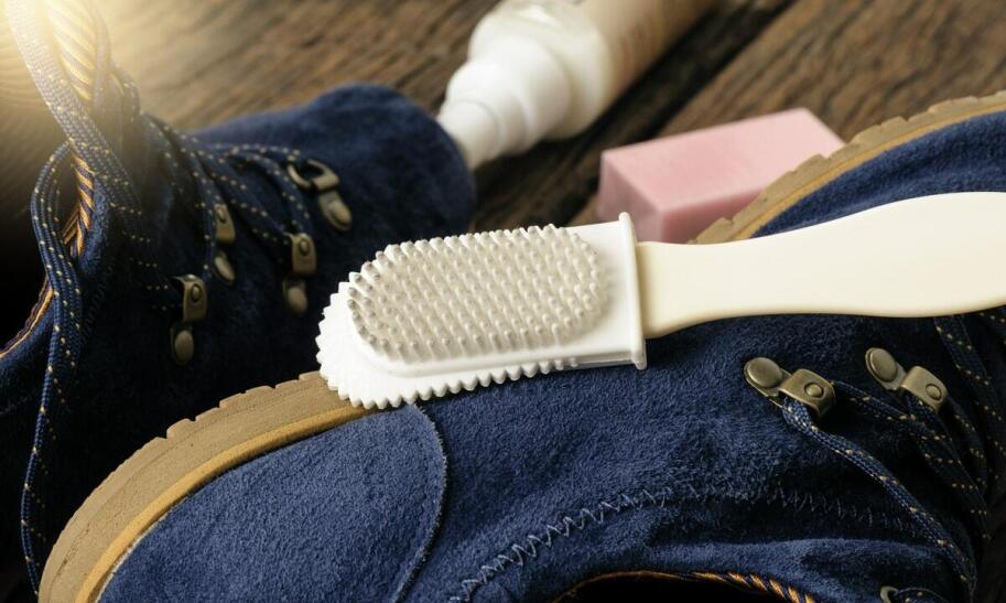 Jak odświeżyć nubuk w domowych warunkach
