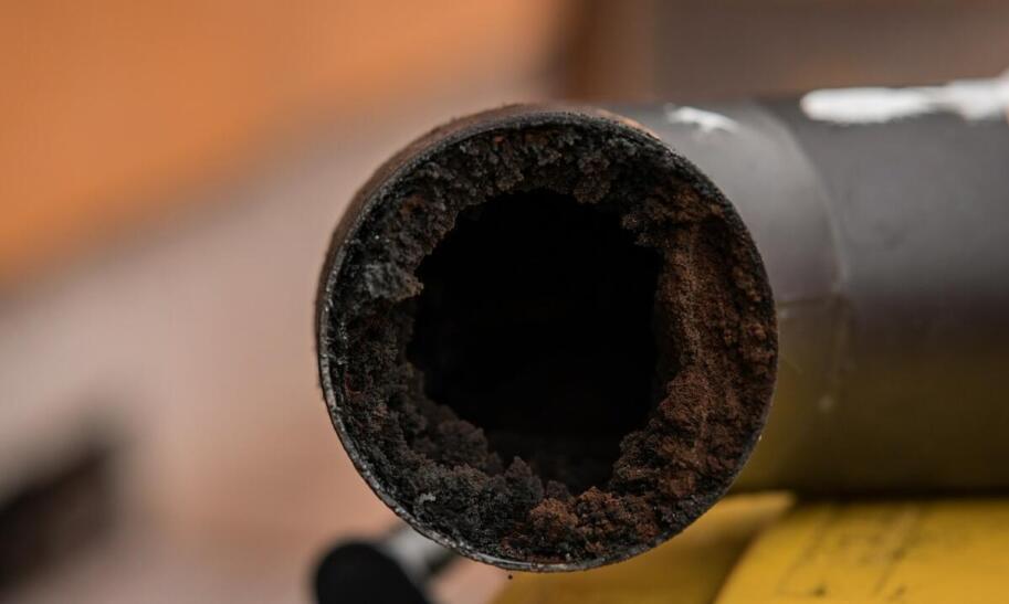 Czym czyścić sadzę z różnych powierzchni?