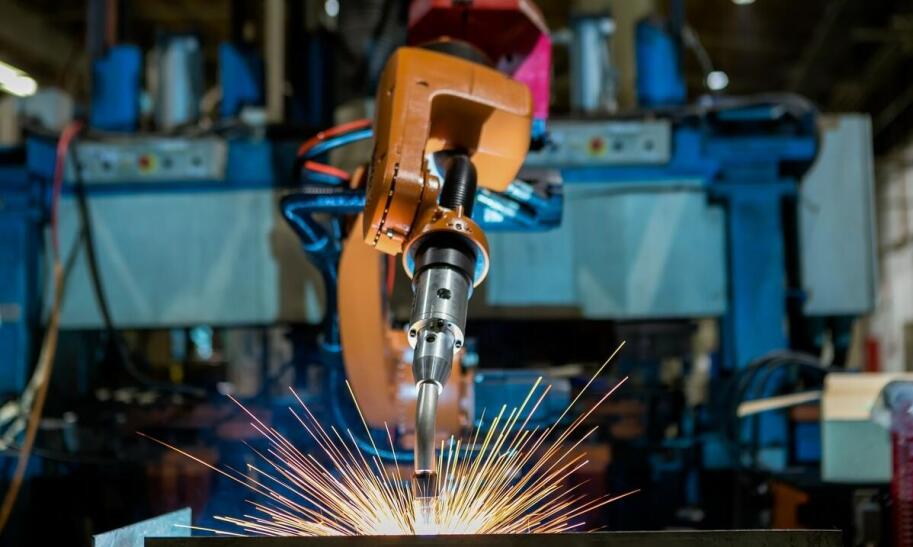 W jakich gałęziach przemysłu wykorzystuje się roboty trzy przykłady