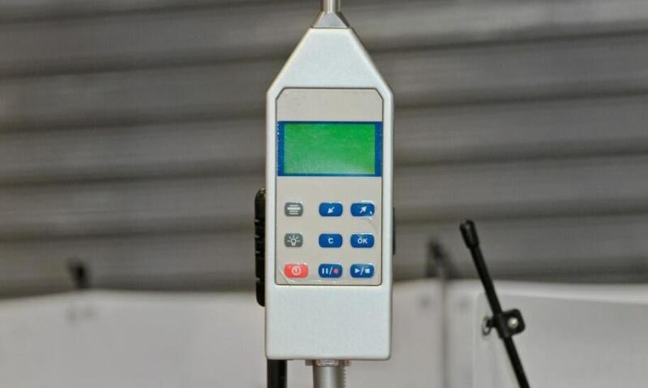 Jak prawidłowo zmierzyć hałas w mieszkaniu