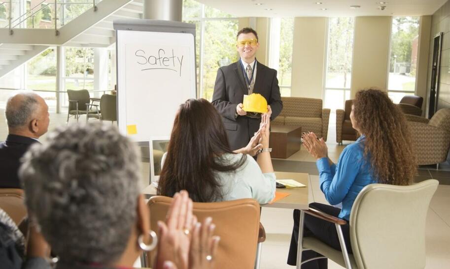 Jak często należy przeprowadzać szkolenie BHP dla pracowników?