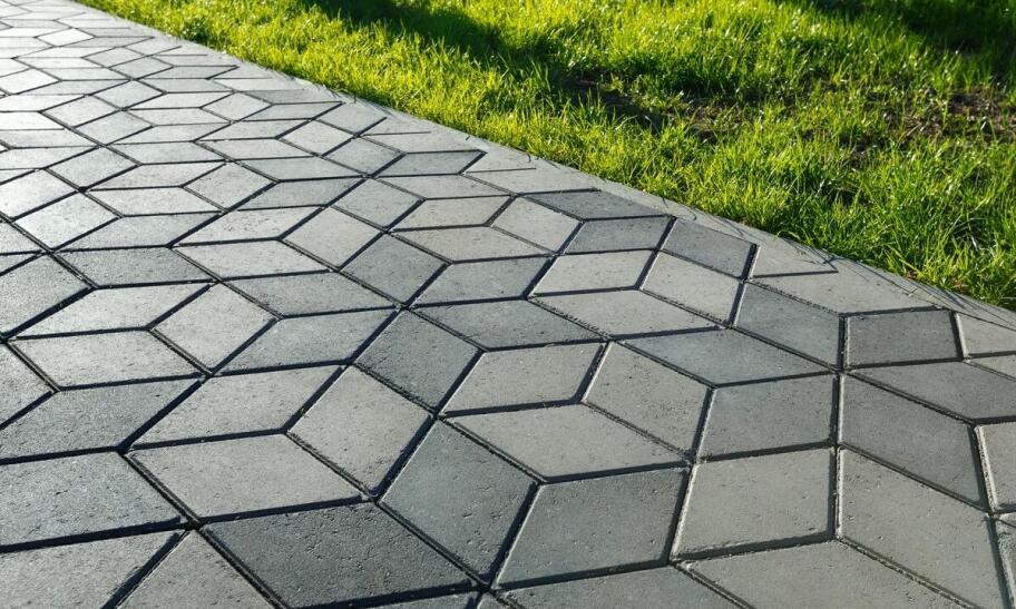 Jakie innowacje w układaniu brukowej kostki mogą wpływać na trwałość nawierzchni?