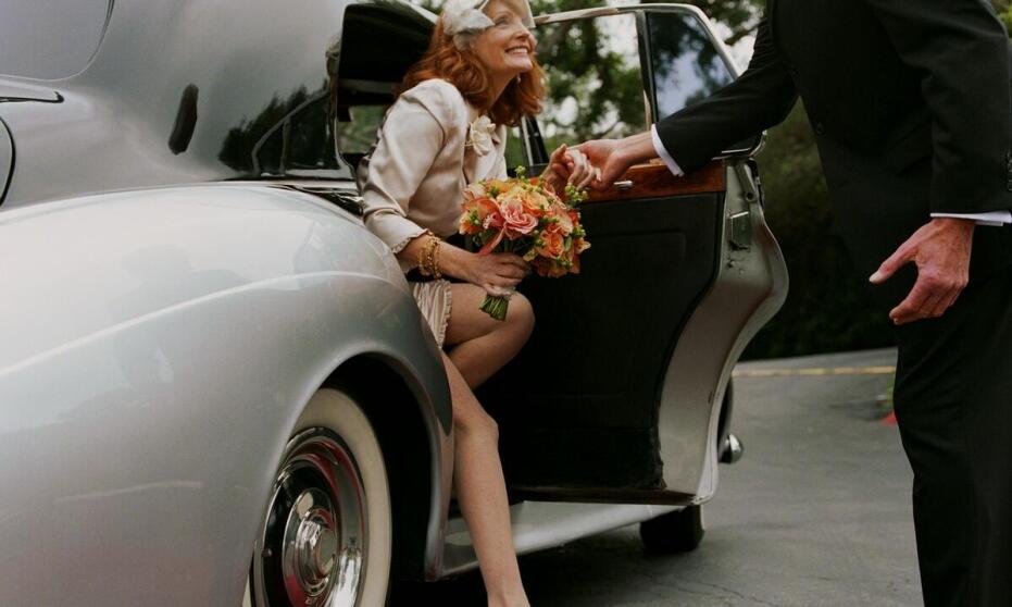 Taksówka na imprezę: komfortowy transport dla weselnych gości