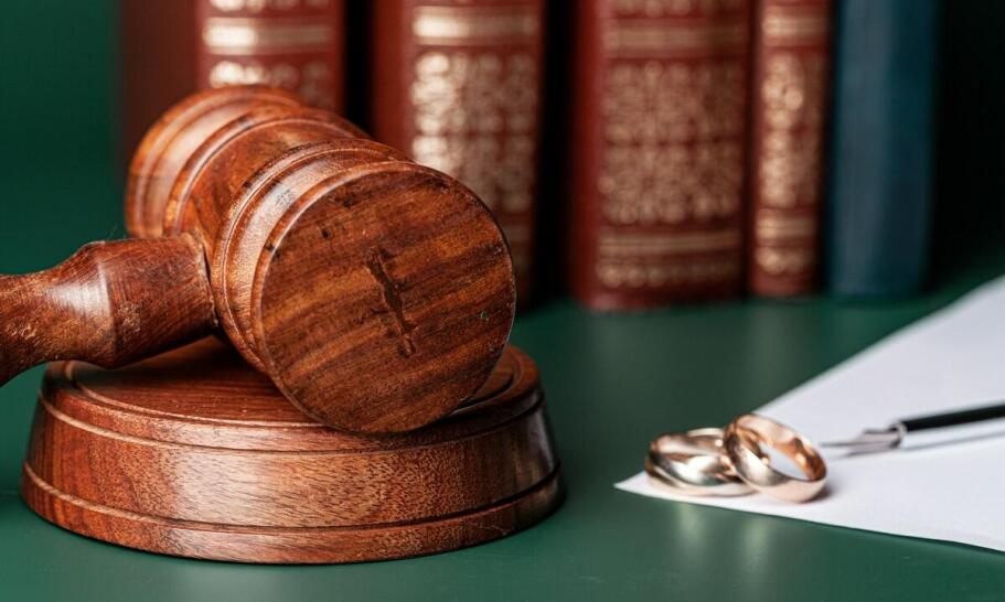 Wpływ rozwodu na finansową sytuację małżonków: prawne aspekty