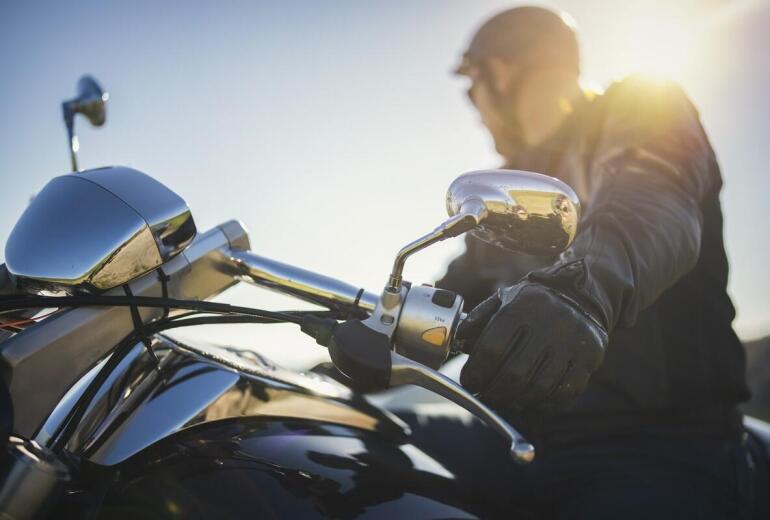 Prawo jazdy na motocykl: Jakie są kluczowe aspekty praktycznego egzaminu?