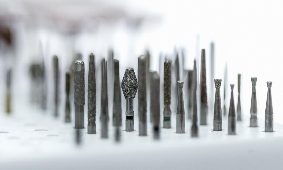 Czym charakteryzują się zaawansowane implantologiczne systemy?