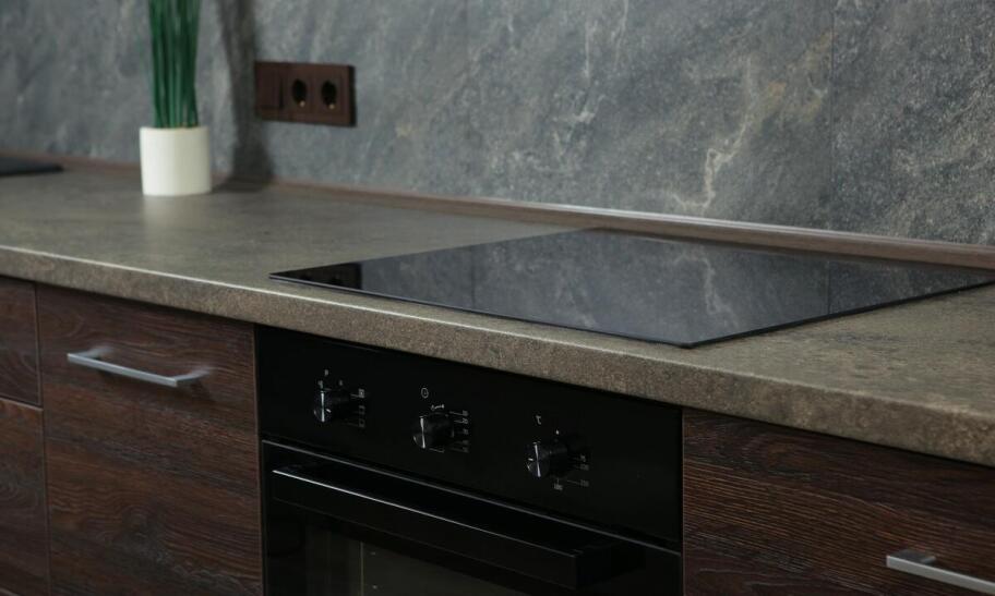 Blaty kuchenne w rustykalnym stylu – jak wybrać odpowiedni kamień?