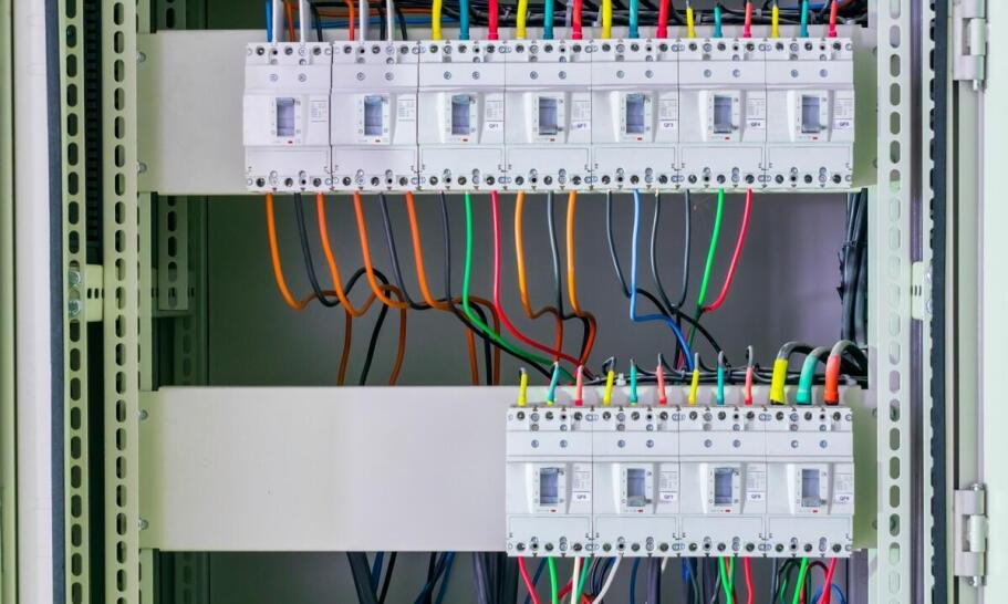 Jak nowoczesne technologie wpływają na skuteczność elektrycznych instalacji?