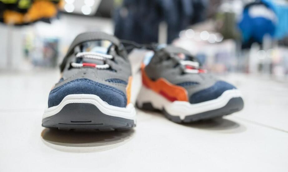 Jak odzieżowy outlet pomaga zaoszczędzić na sportowych zakupach?