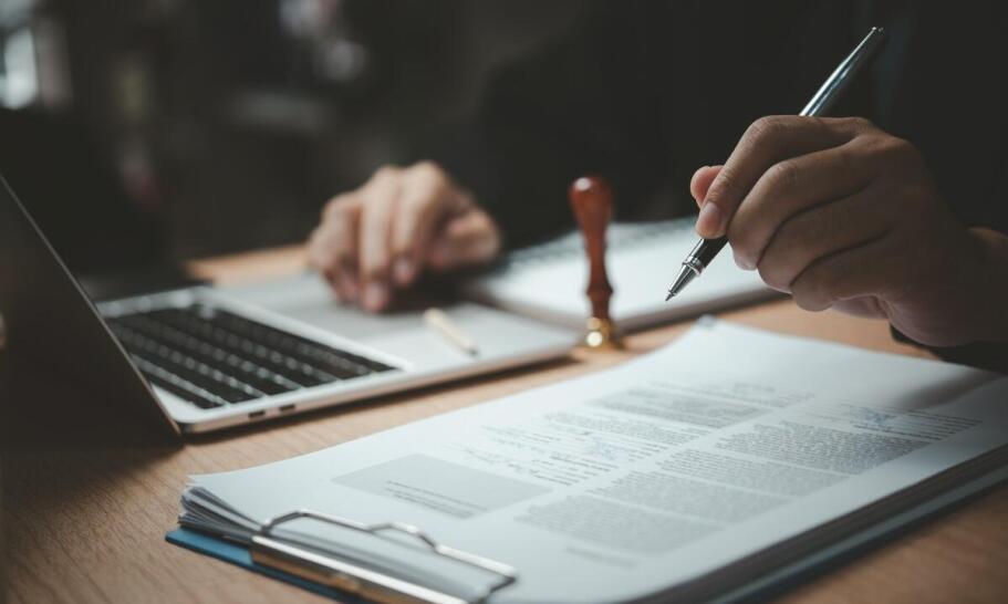 Jakie są najważniejsze aspekty obsługi prawnej dla firm w codziennej działalności?